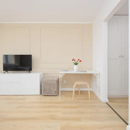 Targowek With Panoramic View In By Renters ワルシャワ