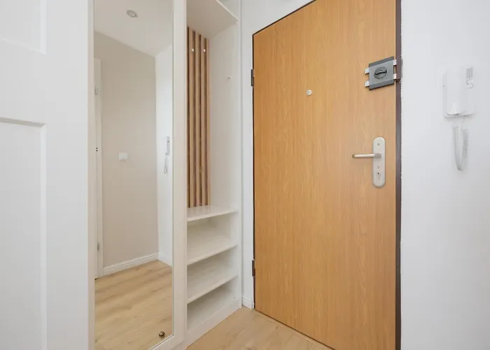 Targowek With Panoramic View In By Renters ורשה