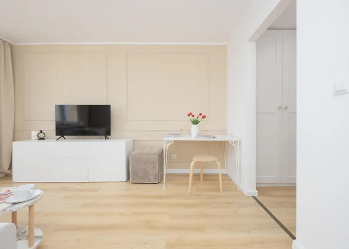 Targowek With Panoramic View In By Renters ורשה