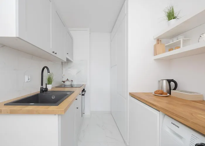 Targowek With Panoramic View In By Renters * ורשה