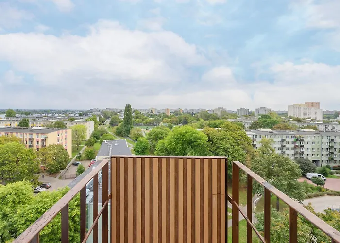 Targowek With Panoramic View In By Renters ורשה